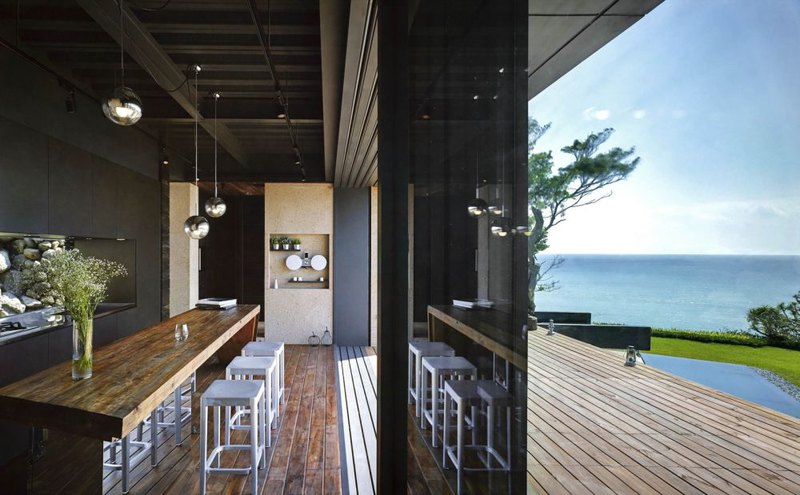 the most beautiful seafront home ever (21)