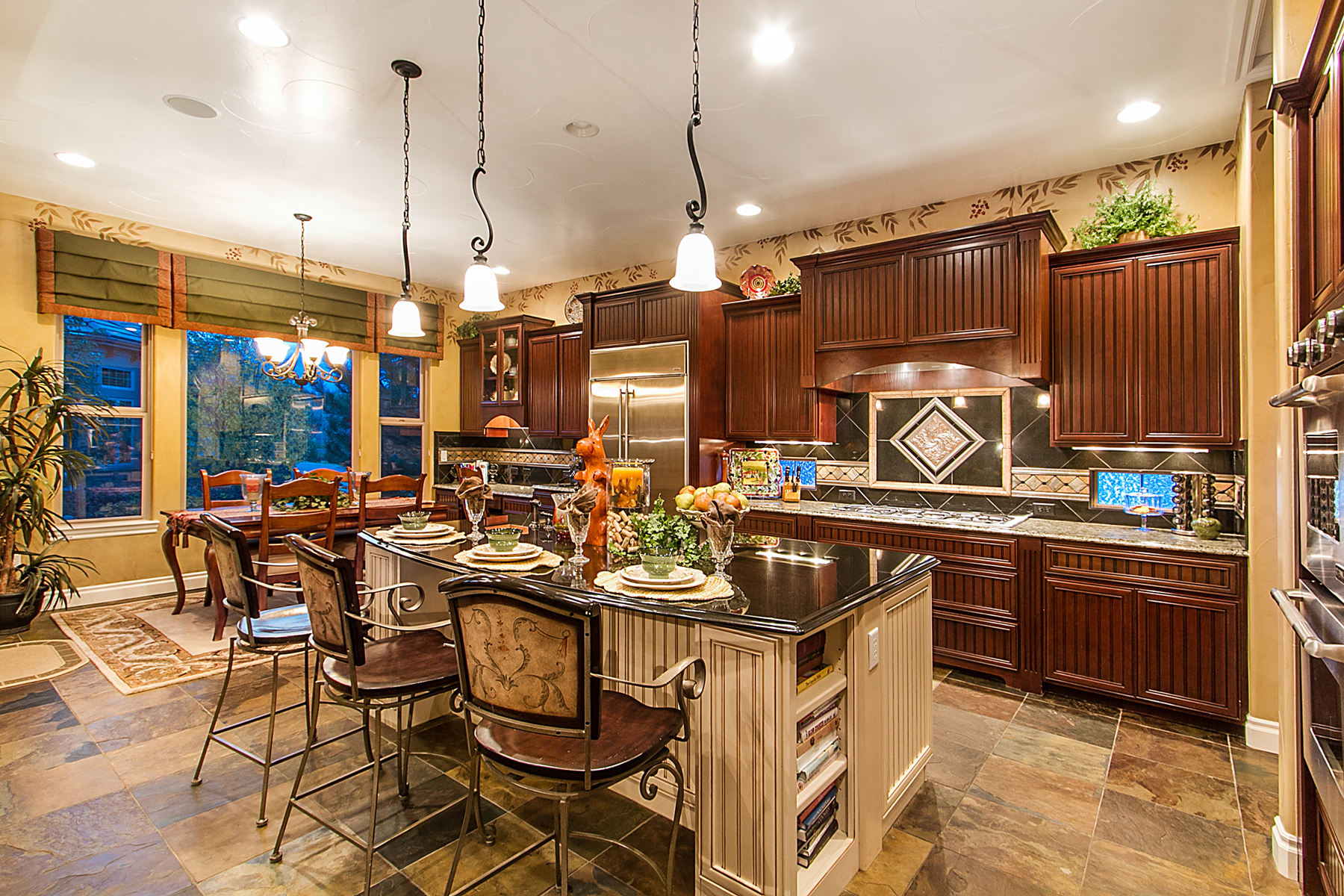 traditional kitchen interior design idea