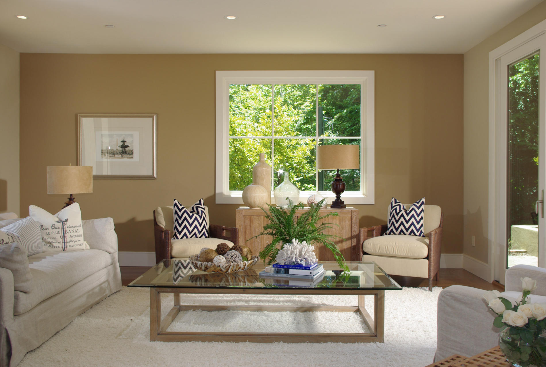 Coastal chic apartment: easy decor ideas apartment rental. beach ...