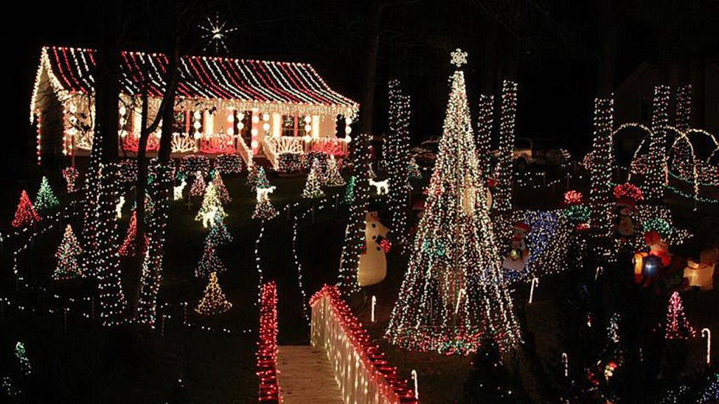 The Helpful Guide to Holiday Lights