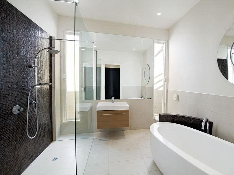 images of contemporary bathrooms