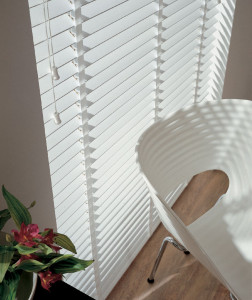 white wooden venetian blinds