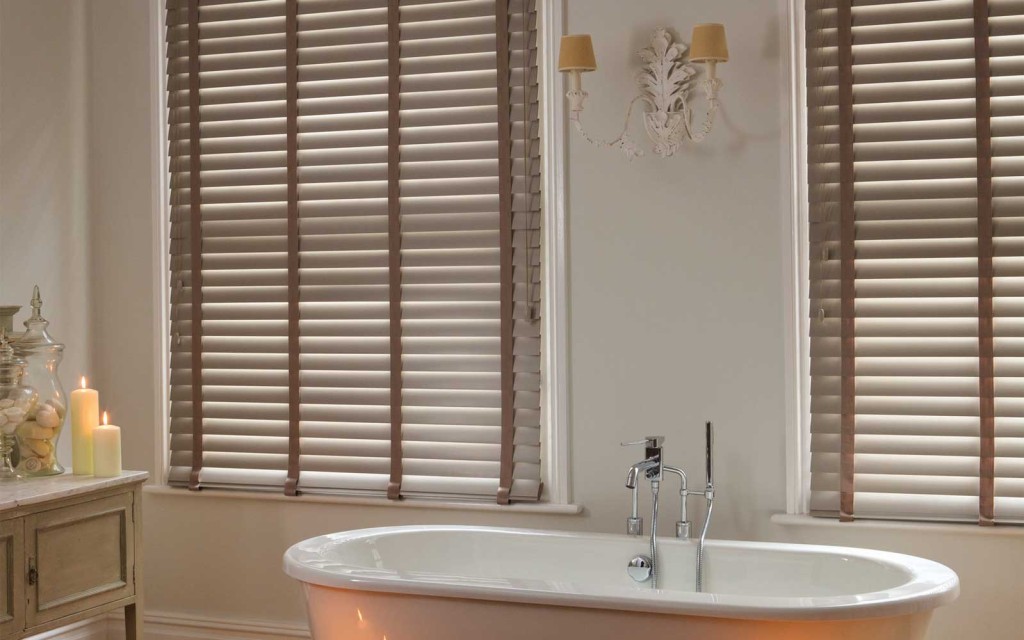 Wood Venetian blinds