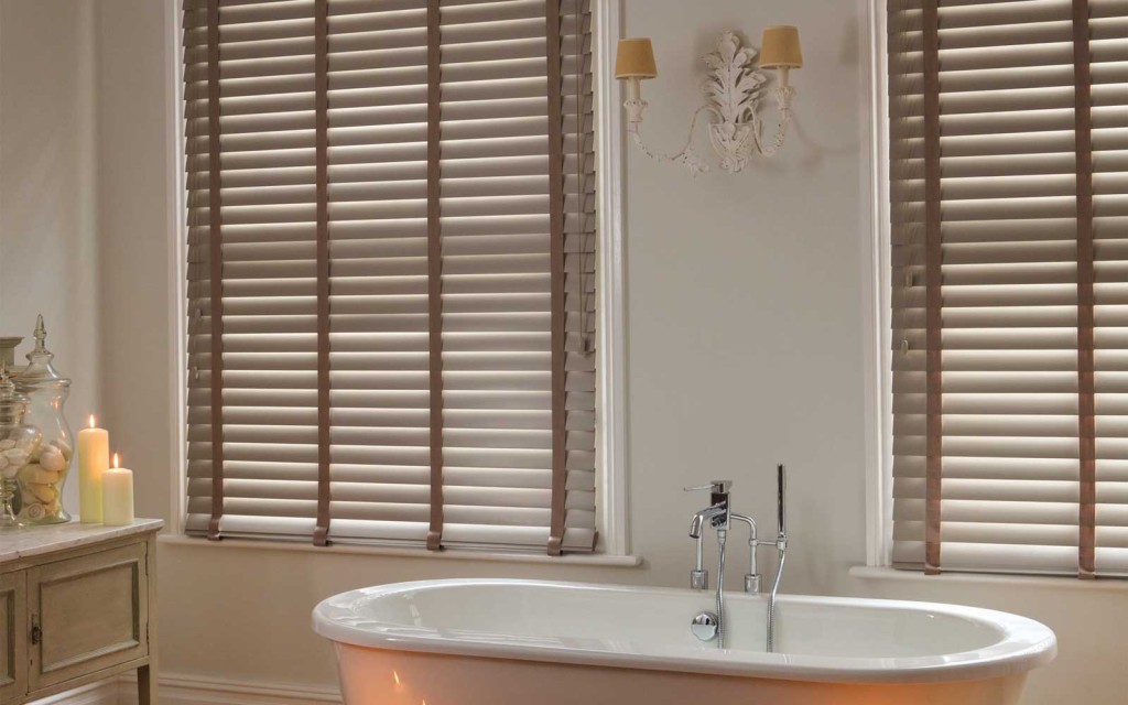 Wood Venetian blinds