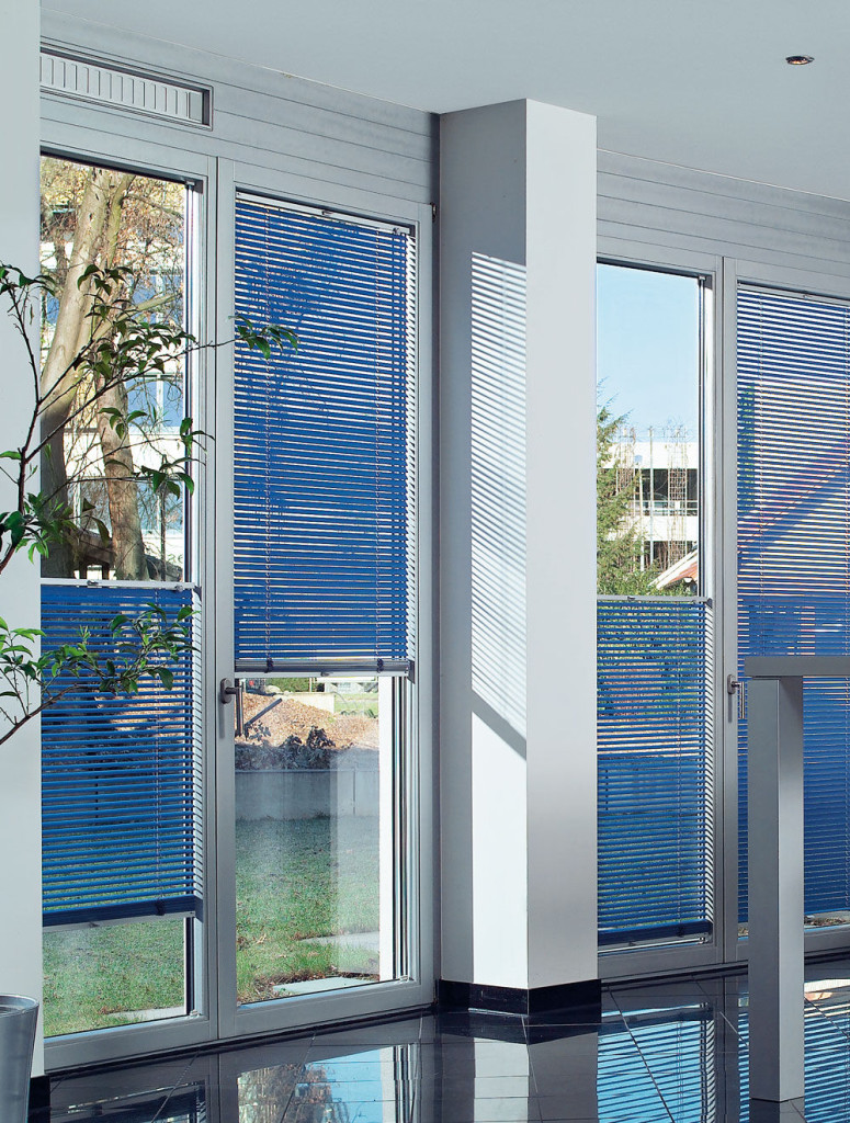 Aluminum venetian blinds