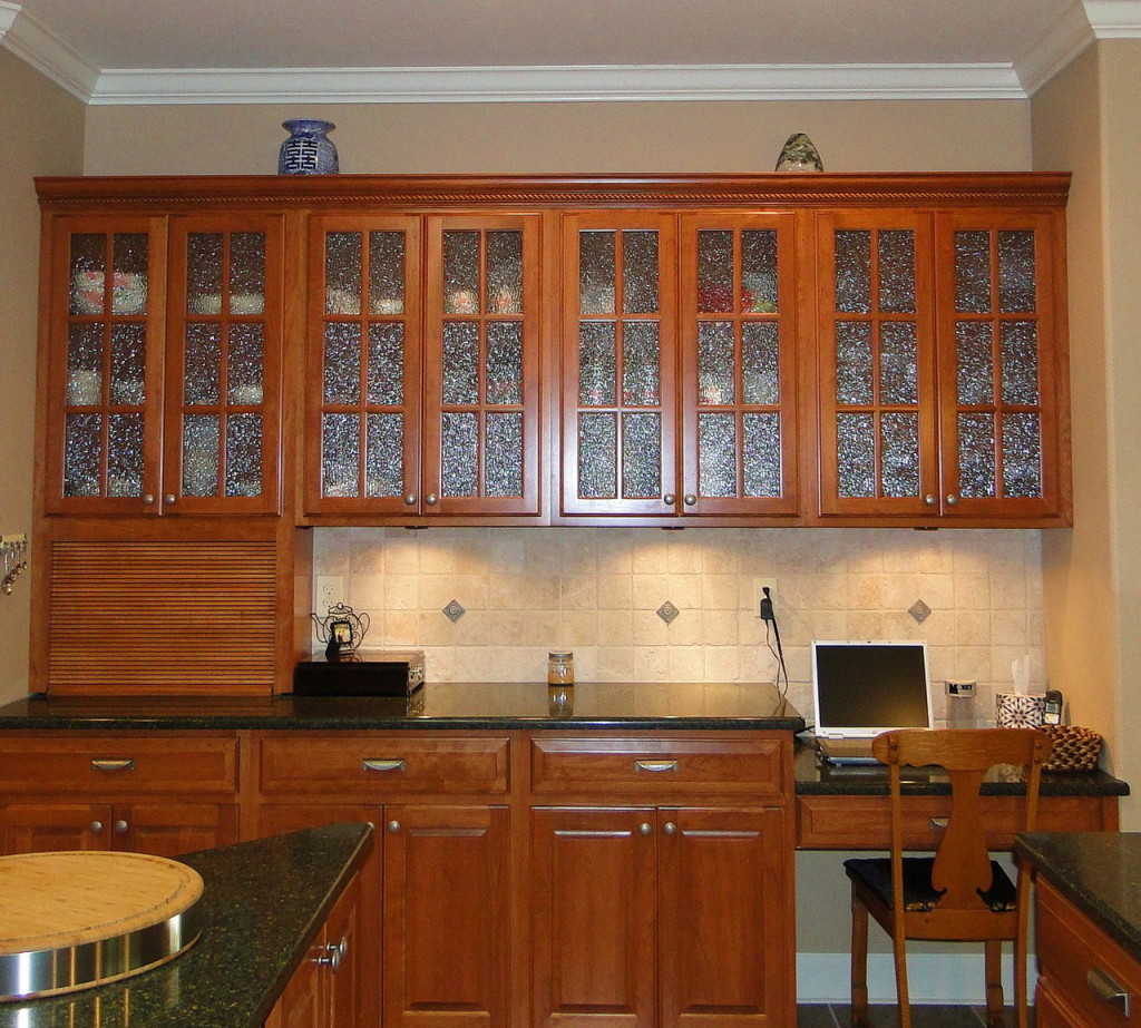 pictures of kitchen backsplashes with white cabinets