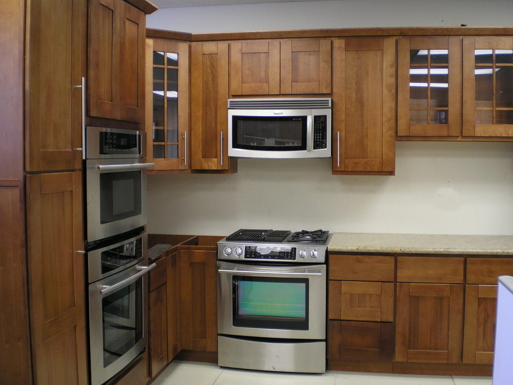 pictures of kitchens with oak cabinets