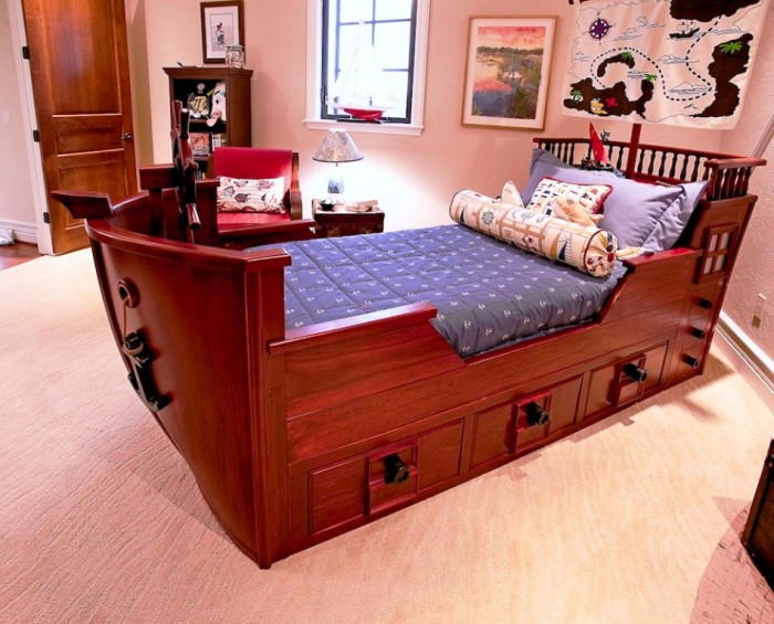 Mahogany filibuster Bed Design And Good Lighting
