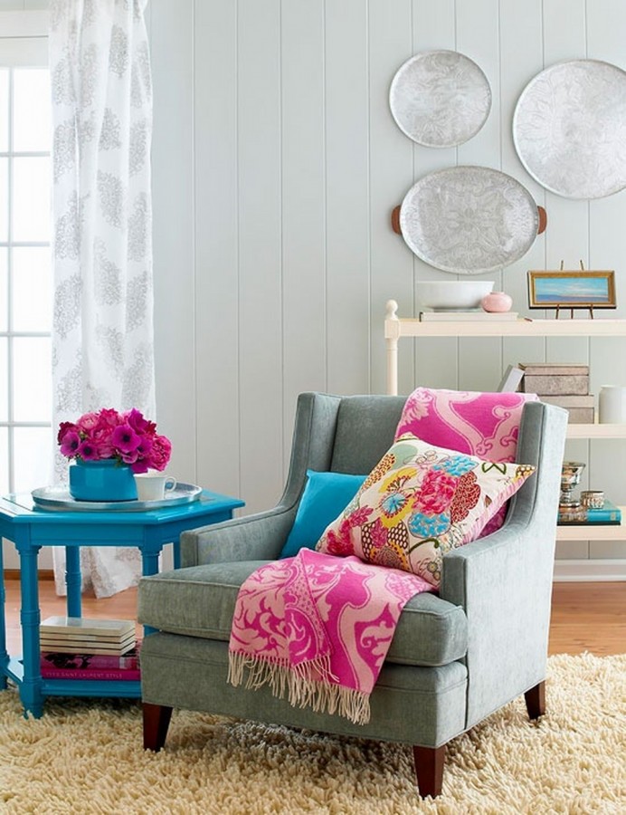 Pop of Color with Catchy Throw Pillows and Blankets