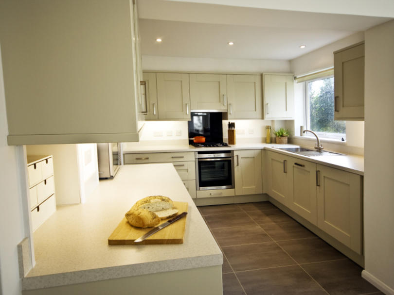 MILBOURNE ALMOND - Finished kitchen