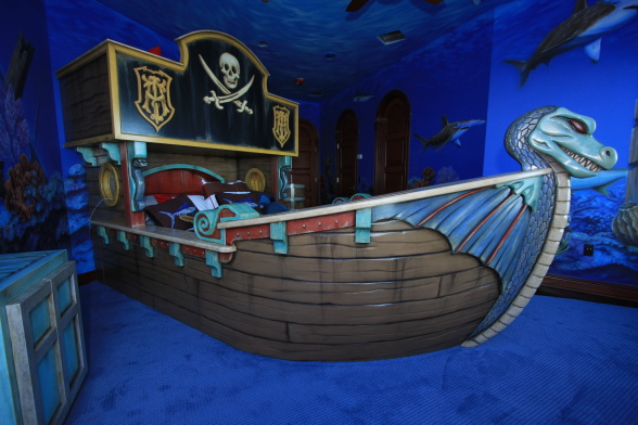 Interesting Pirate Ship Bed Design
