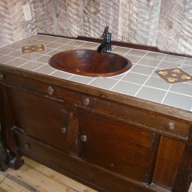 http://www.homeprada.com/wp-content/uploads/2014/10/antique-bathroom-vanity-ideas-472kvnvd.jpg