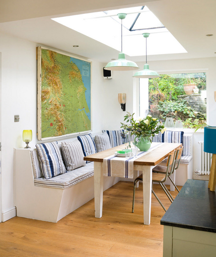 Nautical Nook: L-shaped breakfast bench L-shaped breakfast bench