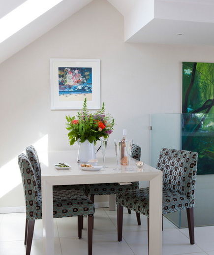 Clean Slate: Sleek and simple white dining room Sleek and simple white dining room