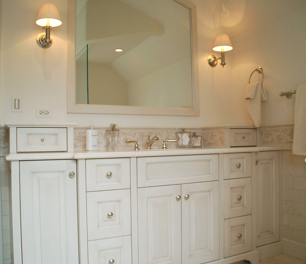 White Bathroom Vanity - The Pros and Cons - Interior Design Inspirations