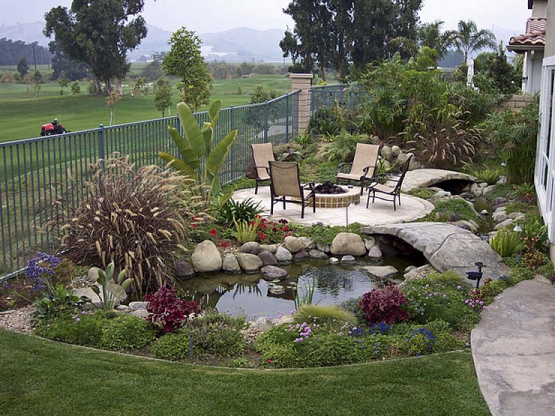 creative small backyard designs