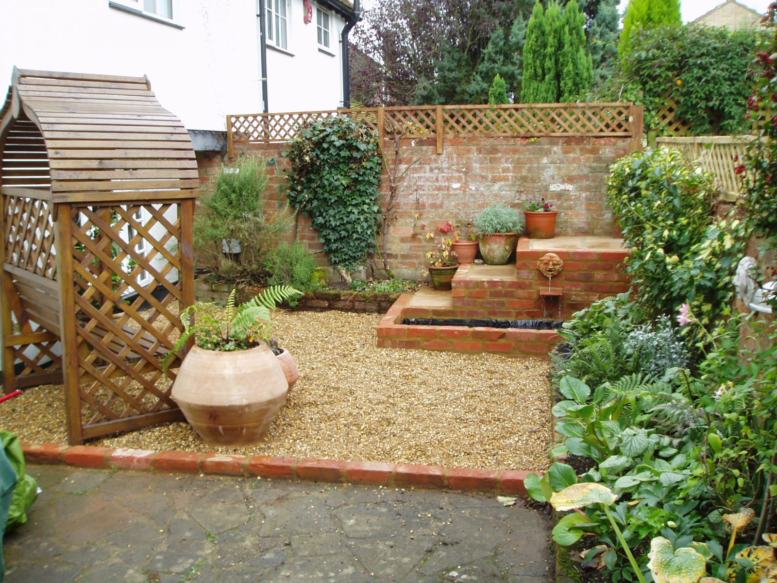 small backyard courtyard designs