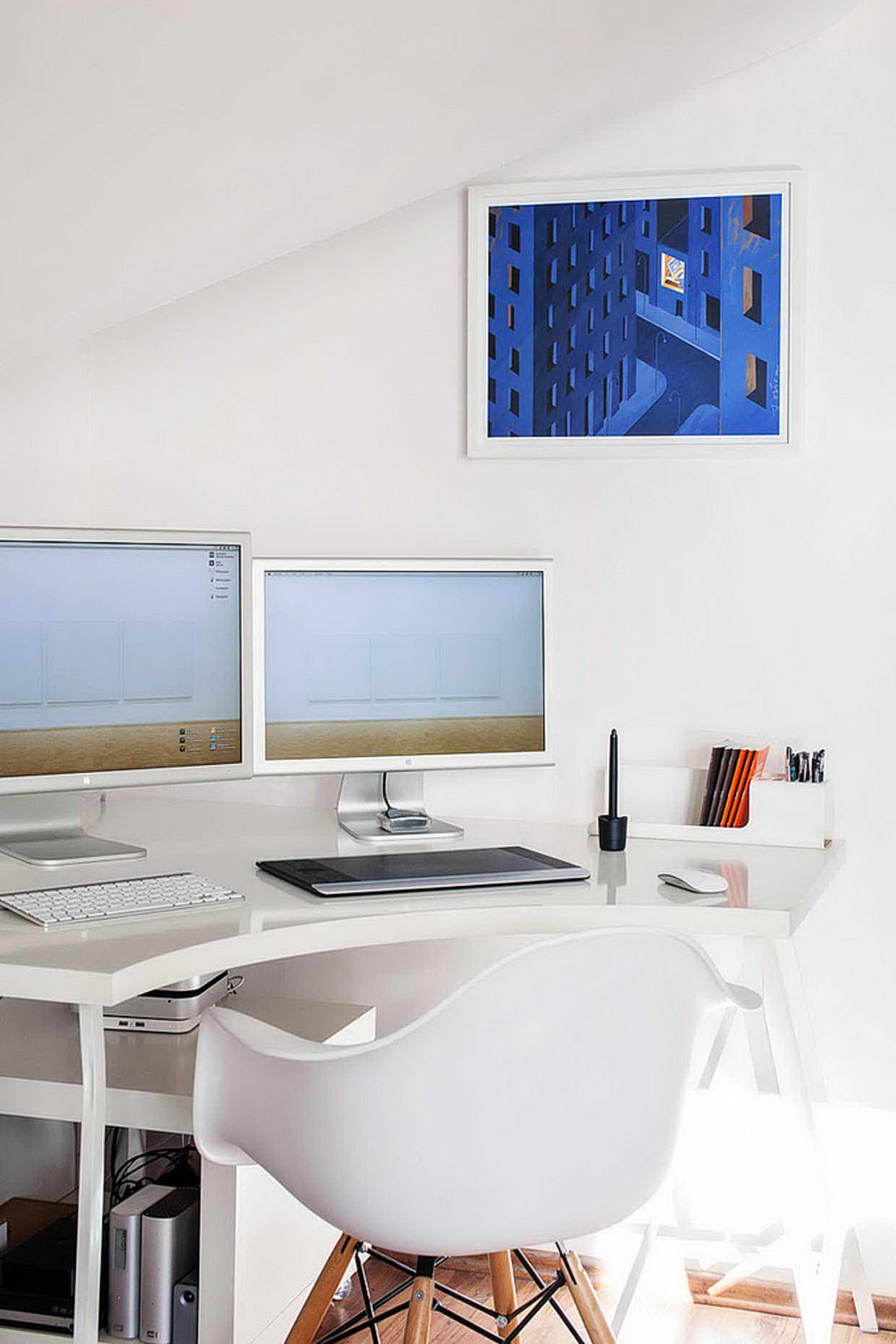 Apple style clean and bright home office design