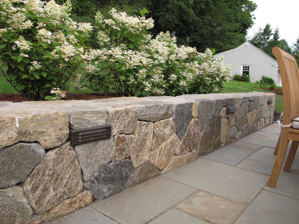 Interesting Useful Ideas For Lighting A Landscape Wall