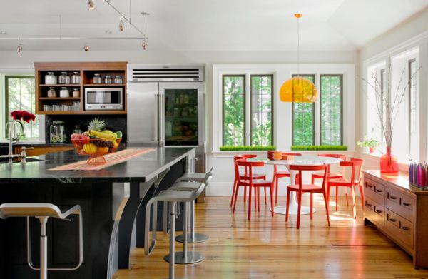 Stylish orange FLY suspension light above the Saarinen Tulip dining table Stylish orange FLY suspension light above the Saarinen Tulip dining table