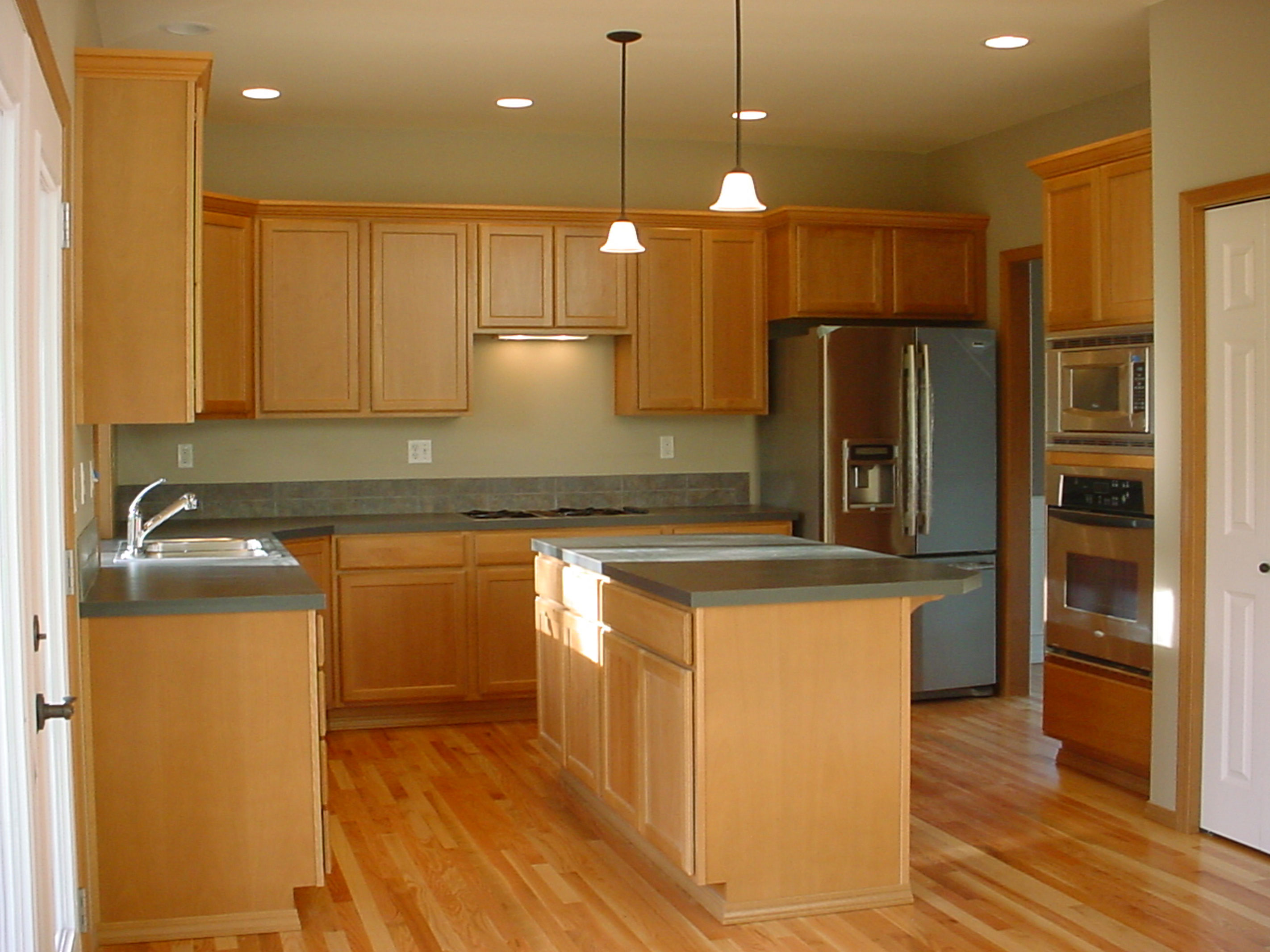 Crown Molding On Kitchen Cabinet 