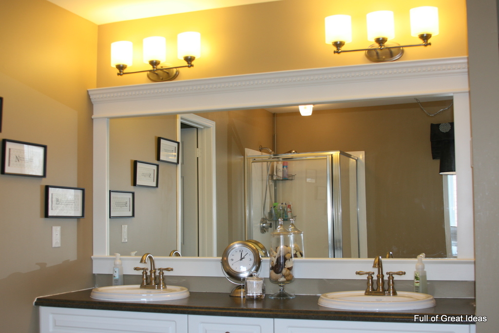 Mirror Molding As Bathroom Decoration Element