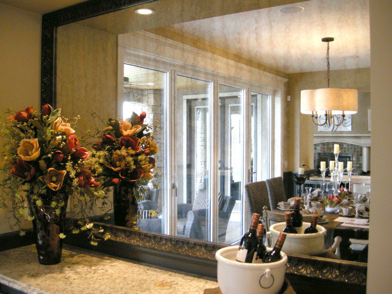 decorating dining room with mirrors