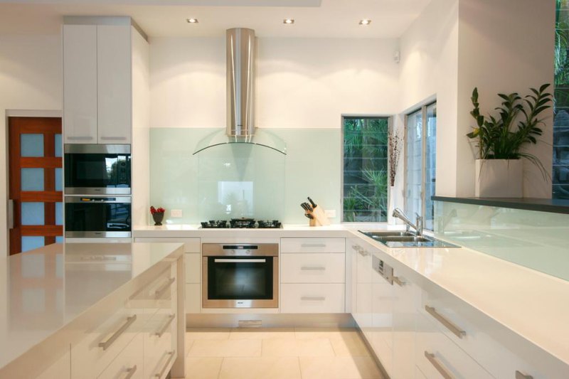 white gloss kitchen design ideas