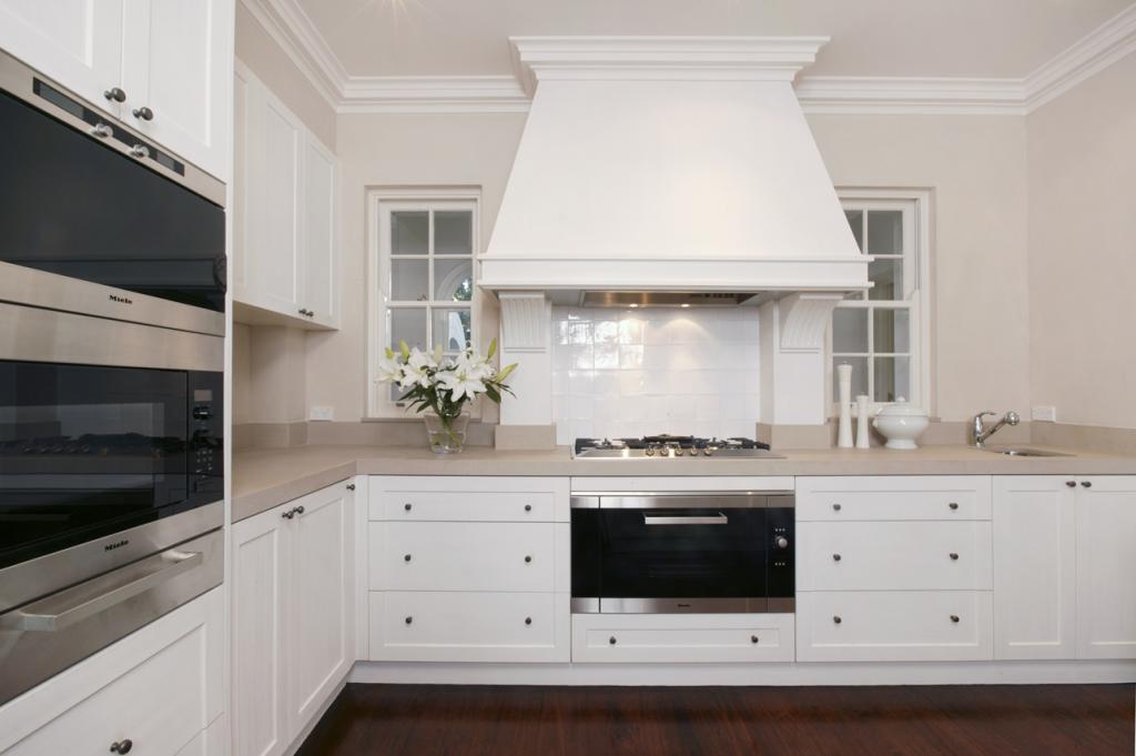 white classic kitchen designs