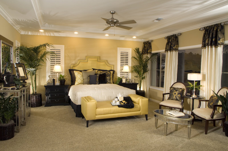 Cheerful bedroom design in yellow, white and earth tones