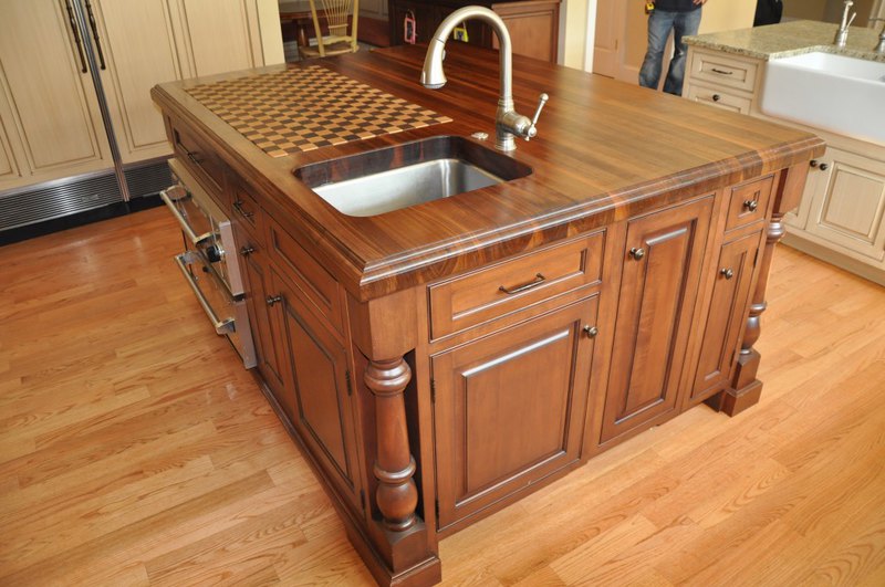 Kitchen island is good idea for kitchen renovation