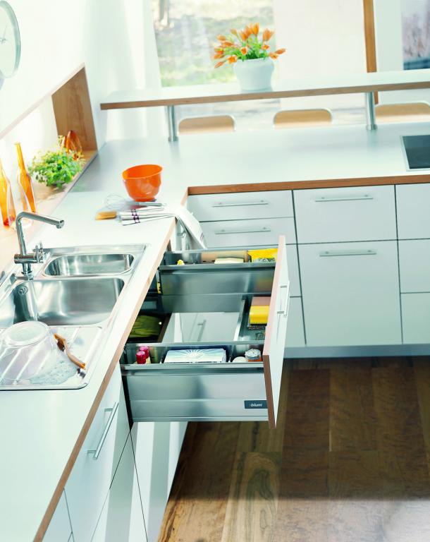 navy blue cabinet: kitchen cabinet design ideas