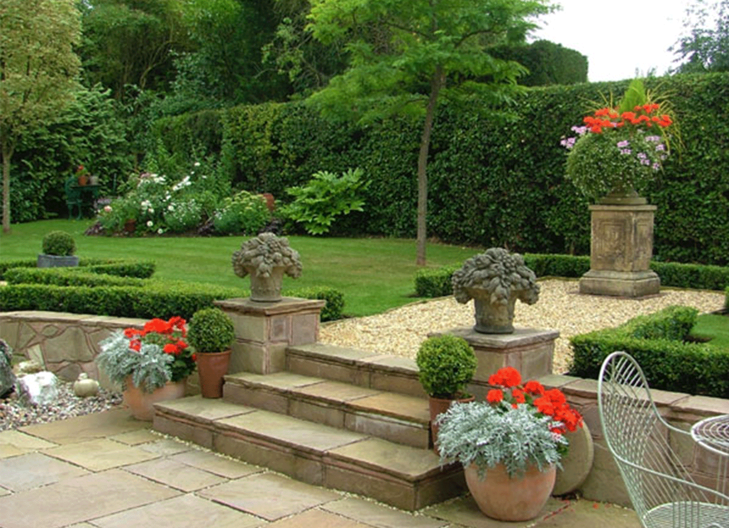Дизайн сада. Огород в классическом стиле. Растения для двора в частном доме. Проектирование сада. Ландшафт на участке классика.