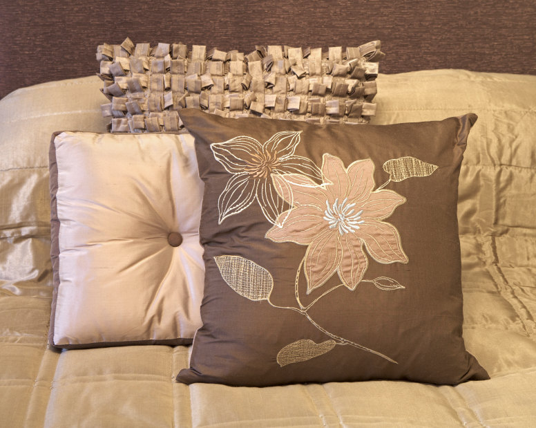 Diversity in texture and patterns make this simple arrangement of accent pillows truly exceptional. Against the neutral beige canvas of the bedding, this grouping stands out beautifully.