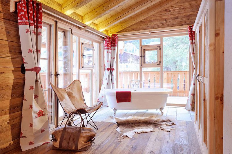 Bright Rustic Bathroom