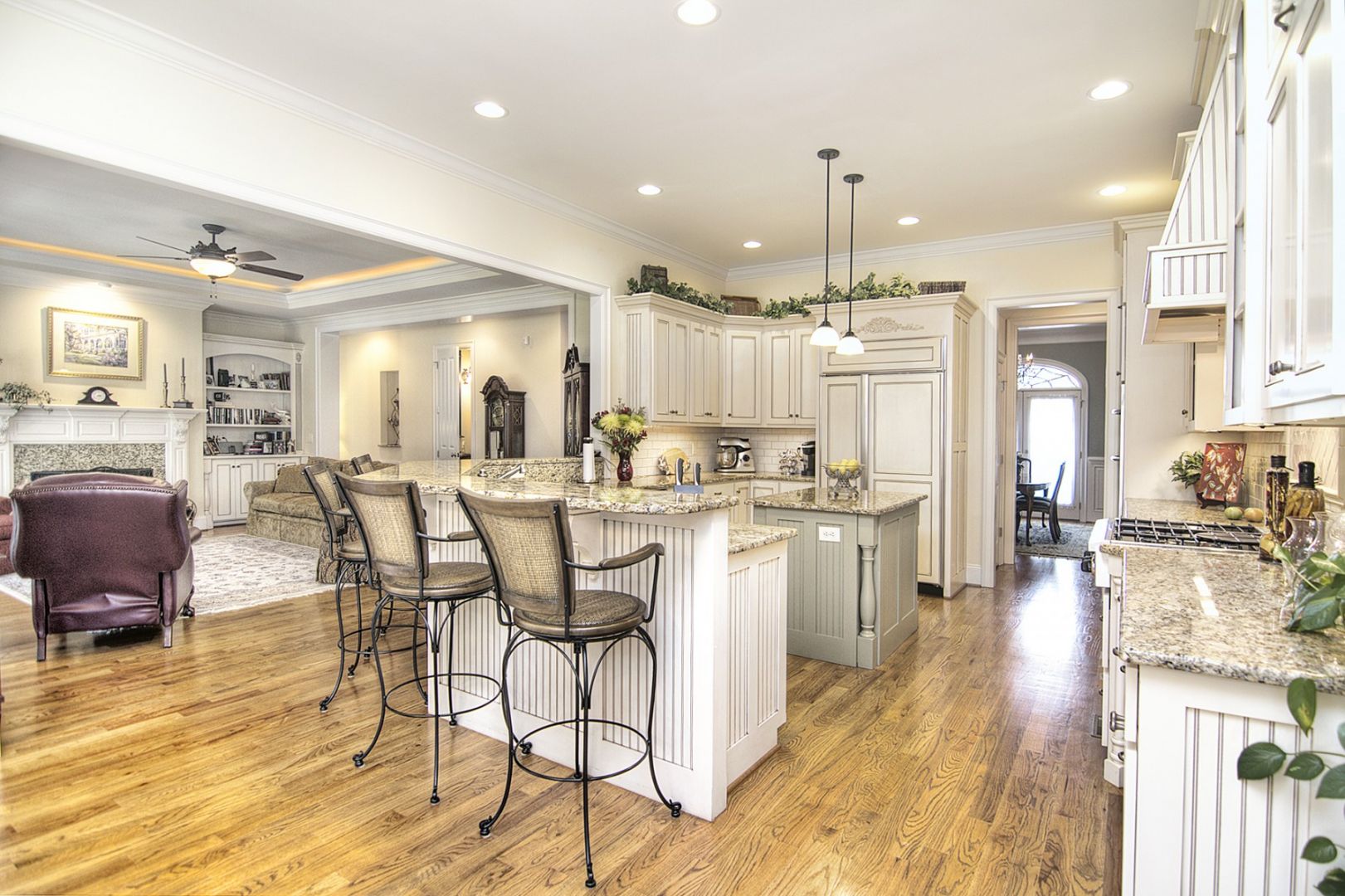 11 Perfect Ideas For White Kitchen Design