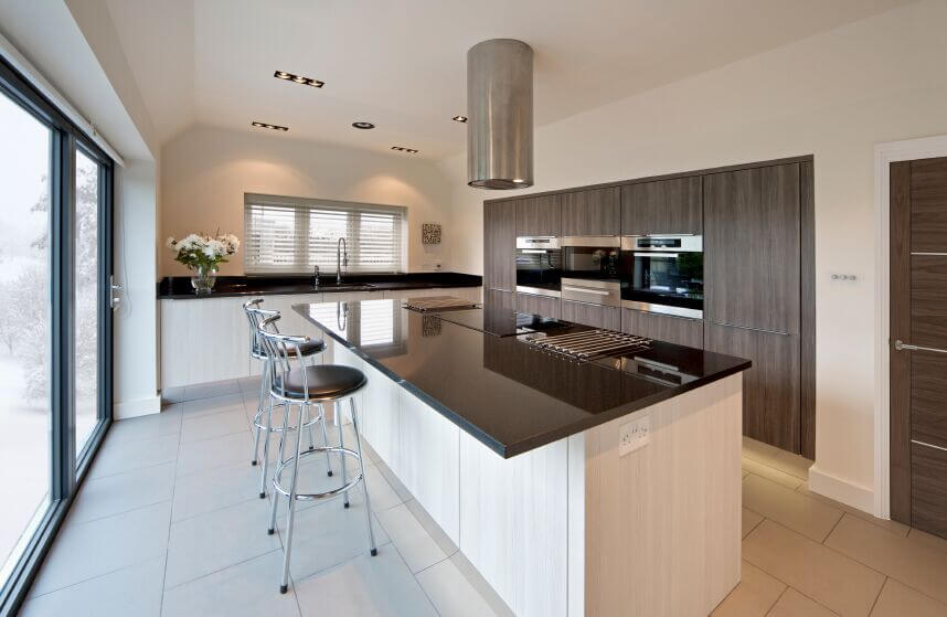 36 Inspiring Kitchens With White Cabinets And Dark Granite