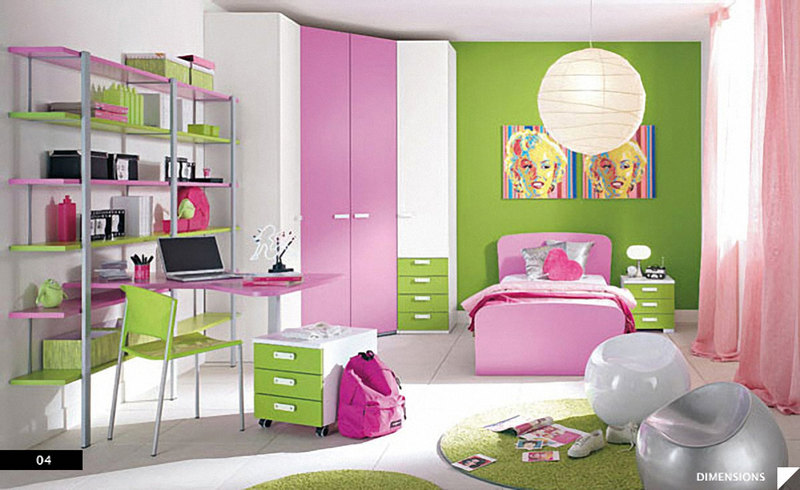 Girls bedding. Pink and green room for girl.