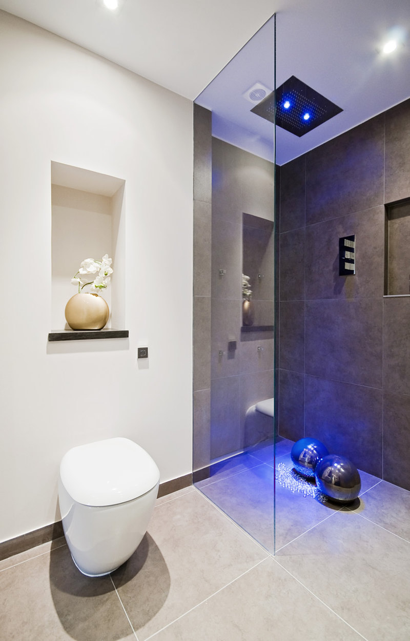 Ultra-modern bathroom design with large ceramic tiles Ultra-modern bathroom design with large ceramic tiles