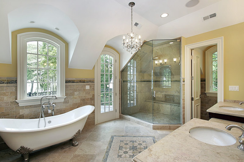 Bathroom with interesting architectural details and beautiful travertine tiles