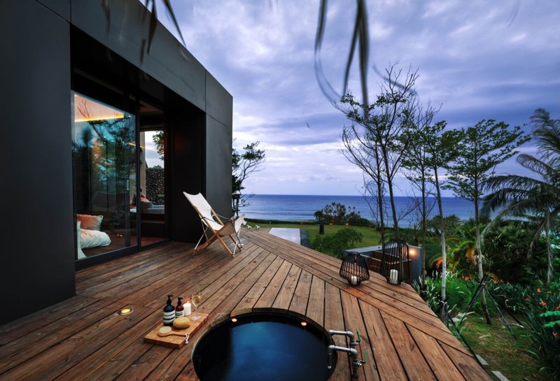 the most beautiful seafront house ever (14)