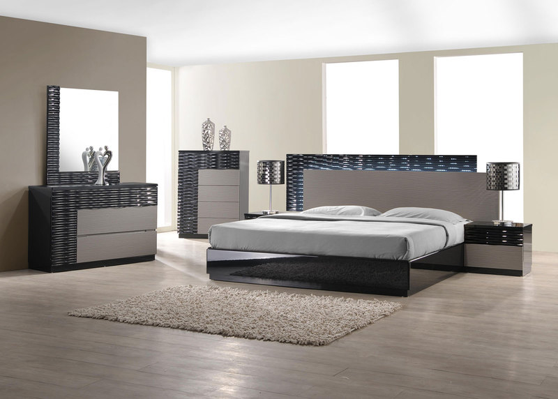 Enchanting Black Bedroom Furniture In Elegant Bedroom With Queen Bed And Twin Night Lamps On Nightstands Furnished With Vanity And Completed With Soft Rug