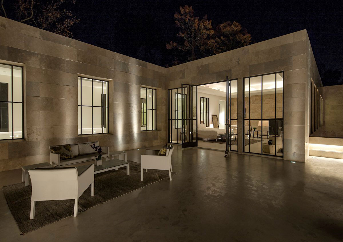 A Luxury Mansion In Bel Air As Sample Of Luxury Interior Design With Living Style
