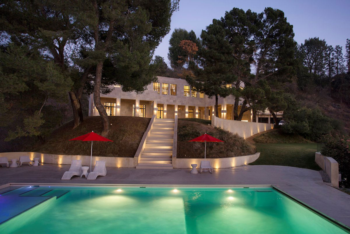 A Luxury Mansion In Bel Air As Sample Of Luxury Living Style