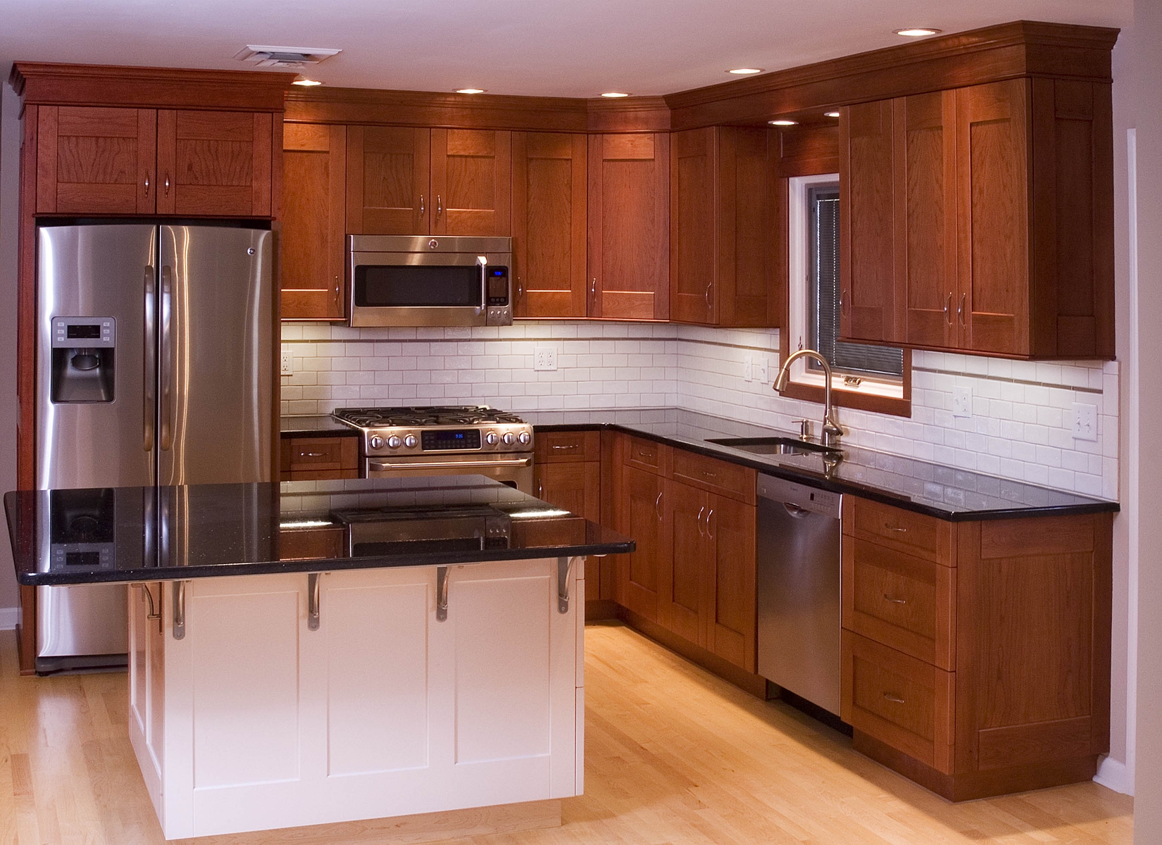 what does 10x10 kitchen cabinets mean