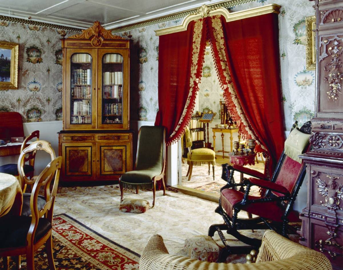 victorian living room