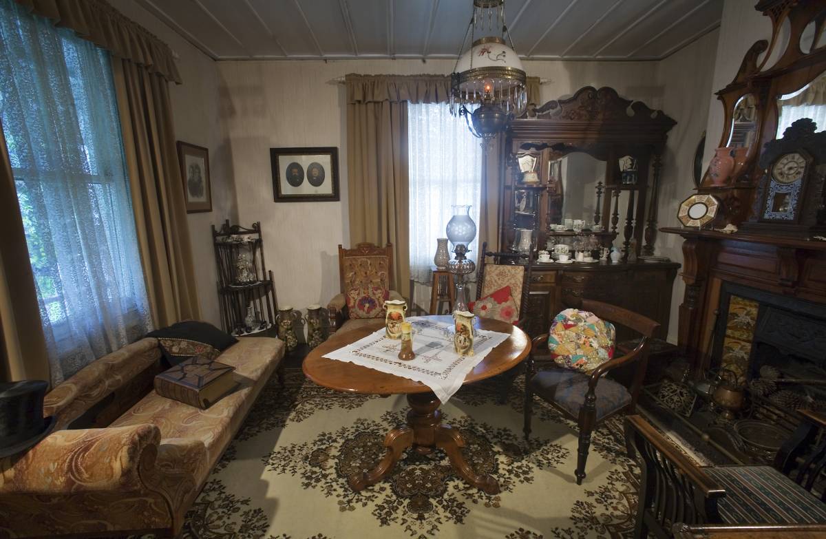 elegant victorian living room furniture