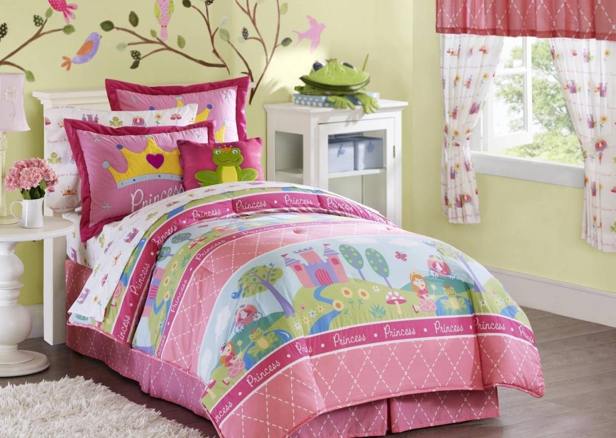 Dora The Explorer - Themed Bedroom For Kid - Interior ...