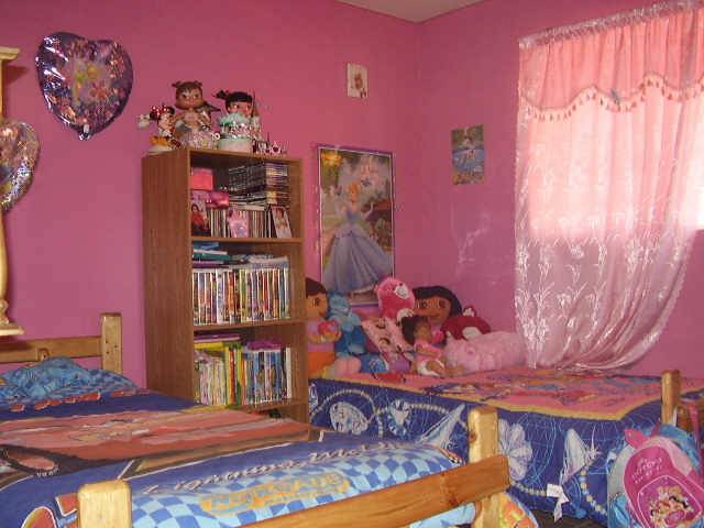 3 - Dora The Explorer Bedroom Theme
