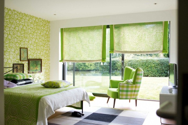 green wall design for bedroom with blinds